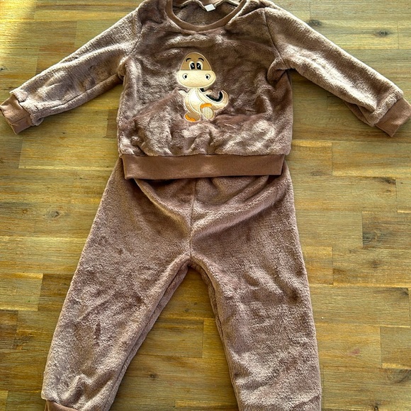 NWOT Dino Jogging set - Picture 1 of 4